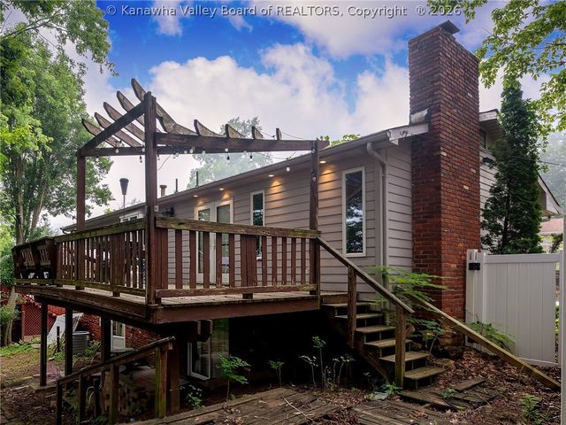 1009 Rustling Road, South Charleston, WV 25303