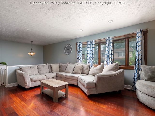 1009 Rustling Road, South Charleston, WV 25303
