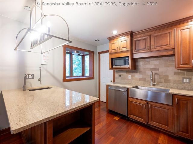 1009 Rustling Road, South Charleston, WV 25303