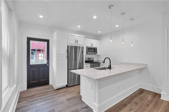 3219 Kennett Sq, Oakland, PA 15213