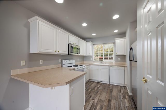 332 Crystal Springs Ln N, Keizer, OR 97303