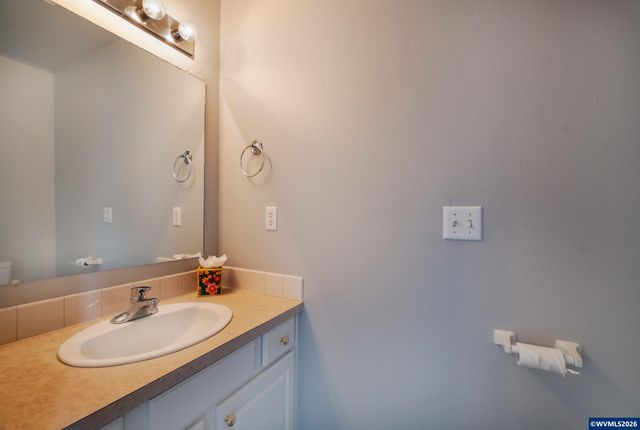 332 Crystal Springs Ln N, Keizer, OR 97303