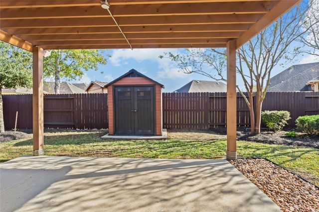 1219 Lazy Springs Lane, Pearland, TX 77581