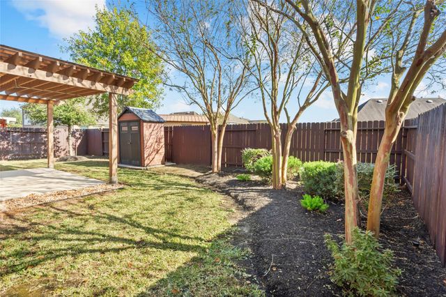 1219 Lazy Springs Lane, Pearland, TX 77581