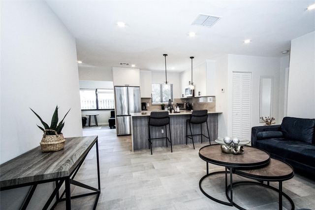 4680 NE 5th Avenue, Oakland Park, FL 33334