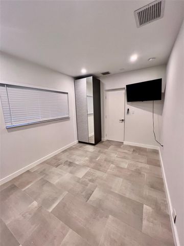 4680 NE 5th Avenue, Oakland Park, FL 33334
