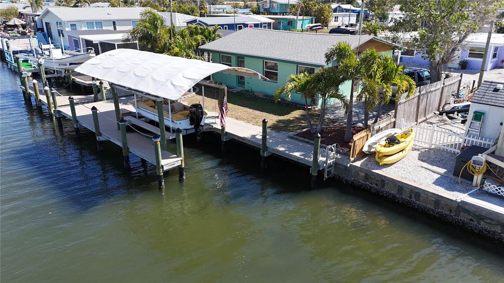 Image 4 of property listing at 2650 COCO PLUM DRIVE, Matlacha, FL 33993