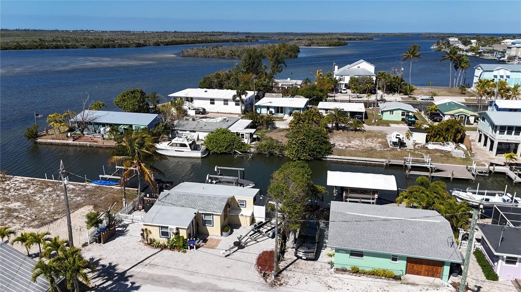 Image 33 of property listing at 2650 COCO PLUM DRIVE, Matlacha, FL 33993