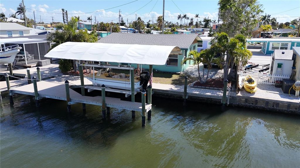 Image 5 of property listing at 2650 COCO PLUM DRIVE, Matlacha, FL 33993