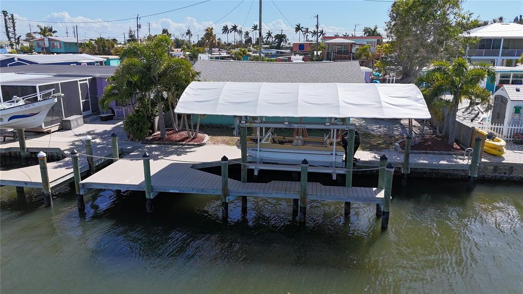 Image 6 of property listing at 2650 COCO PLUM DRIVE, Matlacha, FL 33993