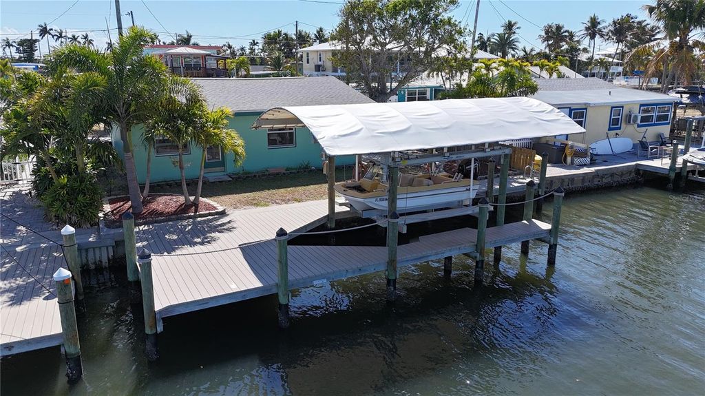 Image 7 of property listing at 2650 COCO PLUM DRIVE, Matlacha, FL 33993