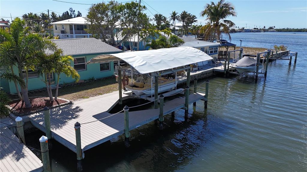 Image 8 of property listing at 2650 COCO PLUM DRIVE, Matlacha, FL 33993