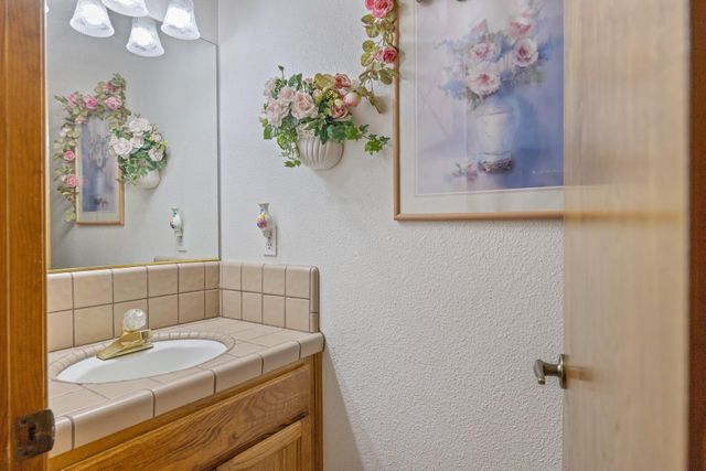 433 Jackson Avenue, Tulare, CA 93274