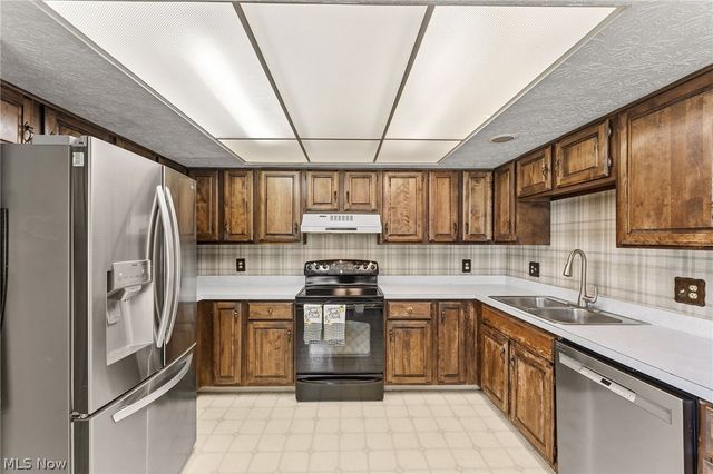 18101 Fern Canyon Drive, Strongsville, OH 44136