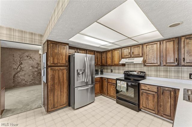 18101 Fern Canyon Drive, Strongsville, OH 44136