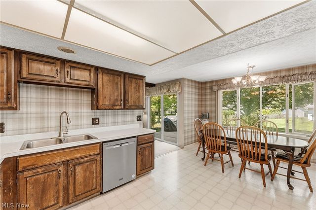 18101 Fern Canyon Drive, Strongsville, OH 44136