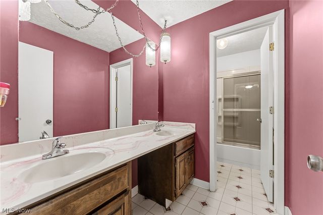 18101 Fern Canyon Drive, Strongsville, OH 44136