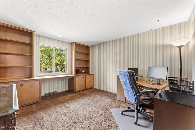 18101 Fern Canyon Drive, Strongsville, OH 44136