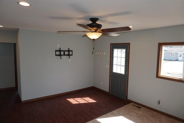 1215 3rd Avenue, Ackley, IA 50601