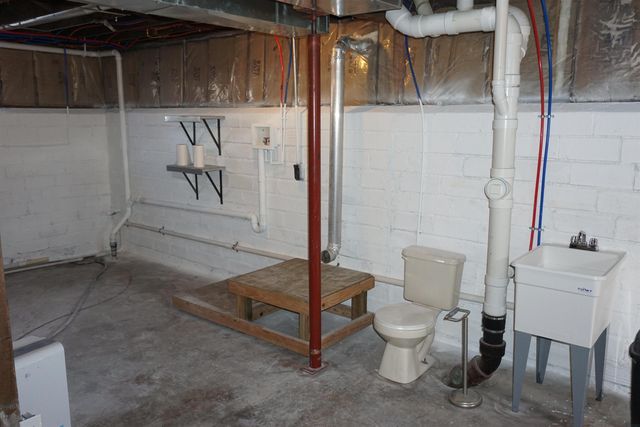 1215 3rd Avenue, Ackley, IA 50601