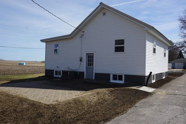 1215 3rd Avenue, Ackley, IA 50601