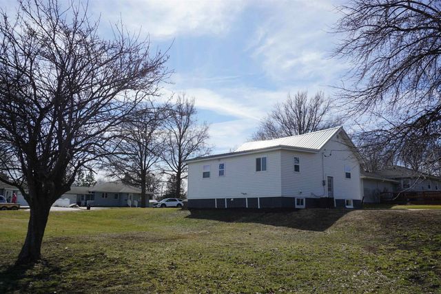 1215 3rd Avenue, Ackley, IA 50601