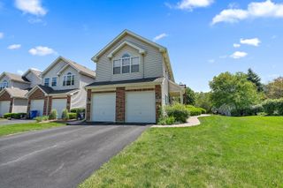 7105 Westwood Drive 7105, Carpentersville, IL 60110