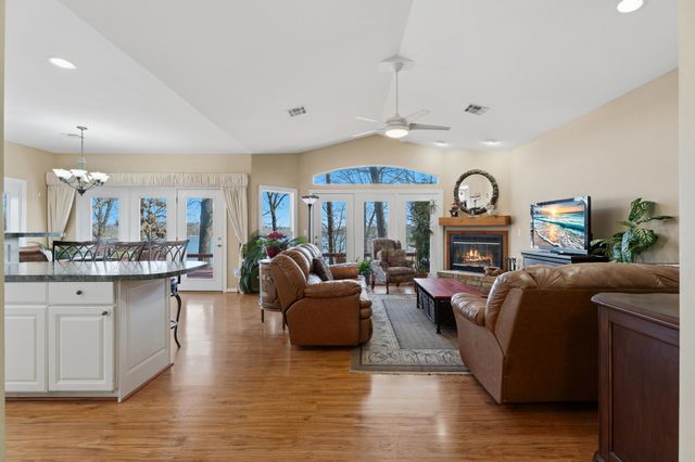 32180 S 627 Road, Grove, OK 74344