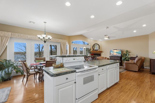 32180 S 627 Road, Grove, OK 74344