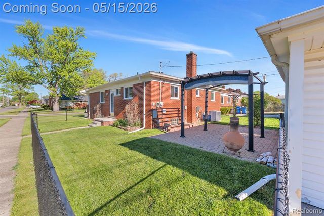 8610 N Evangeline Street, Dearborn Heights, MI 48127