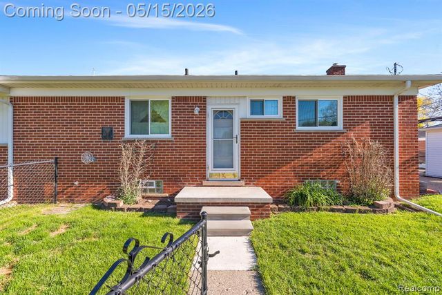 8610 N Evangeline Street, Dearborn Heights, MI 48127