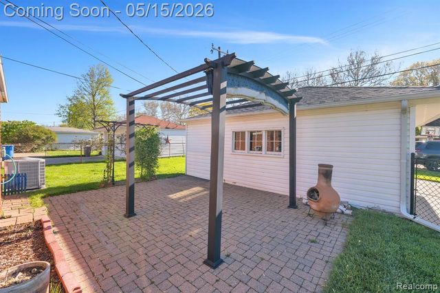 8610 N Evangeline Street, Dearborn Heights, MI 48127