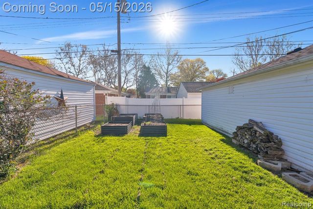 8610 N Evangeline Street, Dearborn Heights, MI 48127