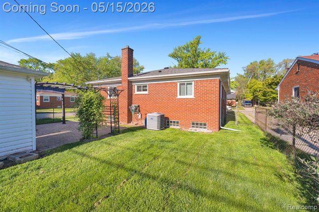 8610 N Evangeline Street, Dearborn Heights, MI 48127