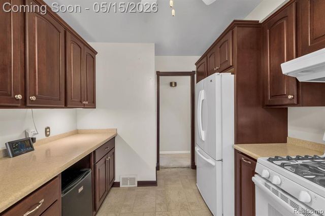 8610 N Evangeline Street, Dearborn Heights, MI 48127