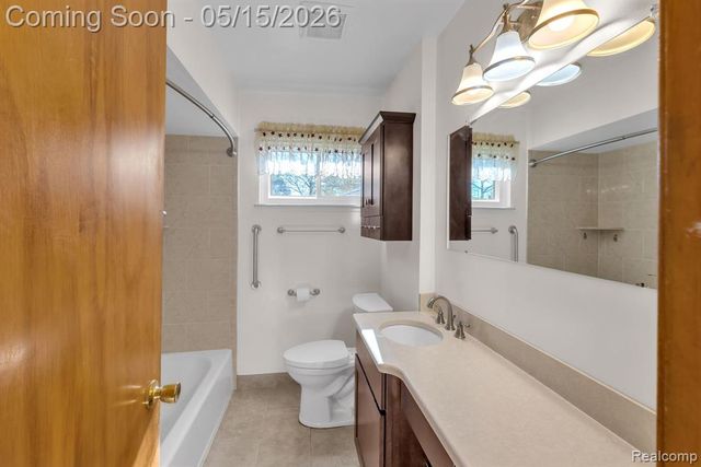 8610 N Evangeline Street, Dearborn Heights, MI 48127
