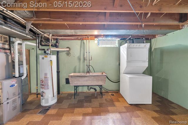 8610 N Evangeline Street, Dearborn Heights, MI 48127