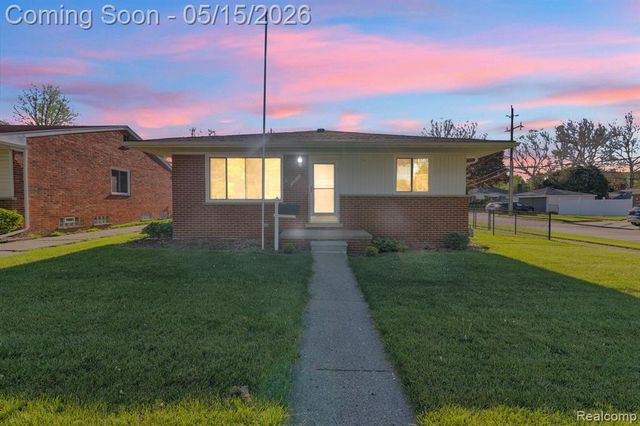 8610 N Evangeline Street, Dearborn Heights, MI 48127