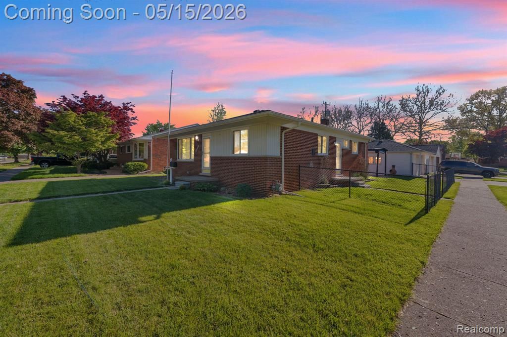 8610 N Evangeline Street, Dearborn Heights, MI 48127