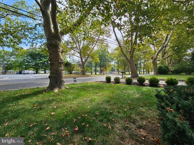 1 PARKWAY AVE, Plainsboro, NJ 08536