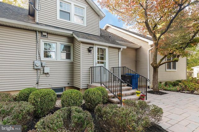 1 PARKWAY AVE, Plainsboro, NJ 08536