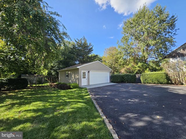 1 PARKWAY AVE, Plainsboro, NJ 08536