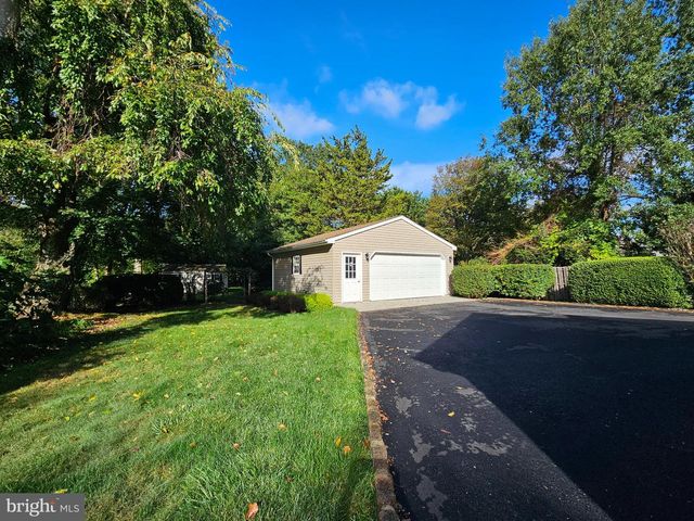 1 PARKWAY AVE, Plainsboro, NJ 08536