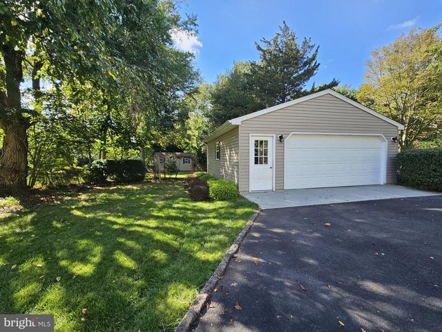 1 PARKWAY AVE, Plainsboro, NJ 08536