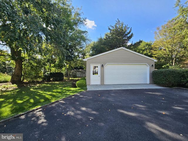 1 PARKWAY AVE, Plainsboro, NJ 08536