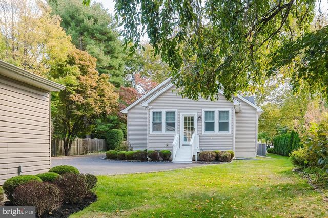 1 PARKWAY AVE, Plainsboro, NJ 08536