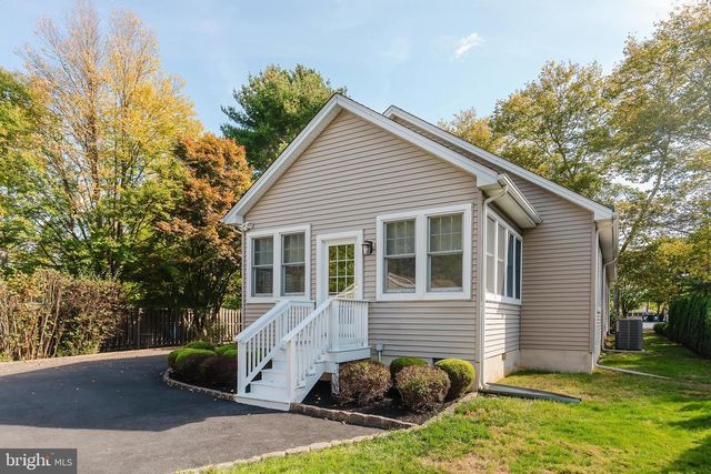 1 PARKWAY AVE, Plainsboro, NJ 08536