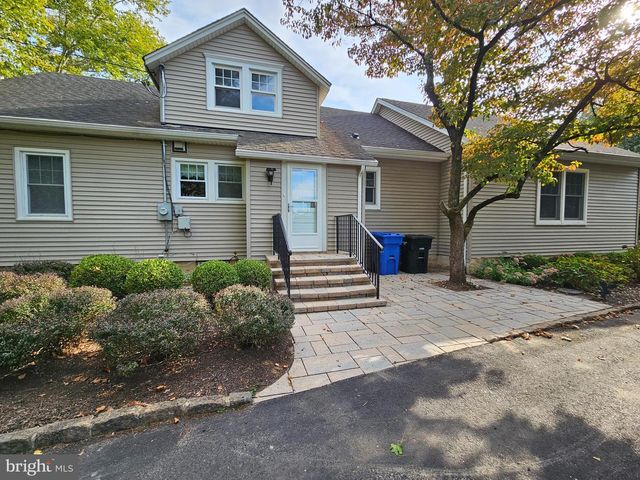 1 PARKWAY AVE, Plainsboro, NJ 08536