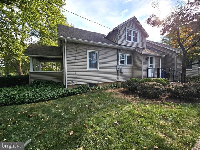 1 PARKWAY AVE, Plainsboro, NJ 08536