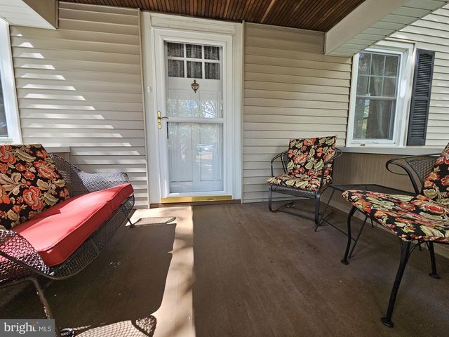 1 PARKWAY AVE, Plainsboro, NJ 08536